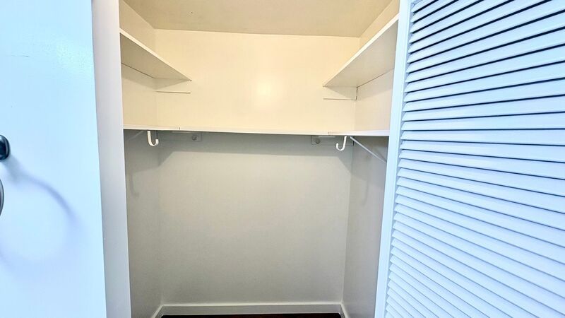 AVAILABLE NOW - STUDIO/1 PRKG with LANAI, WASHER/DRYER INSIDE UNIT property image