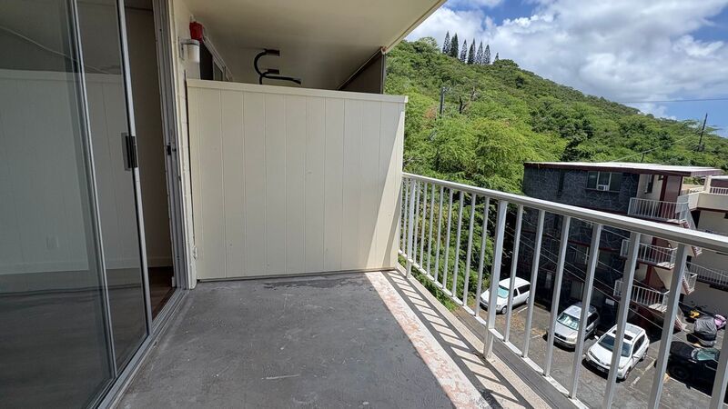 AVAILABLE NOW - STUDIO/1 PRKG with LANAI, WASHER/DRYER INSIDE UNIT property image