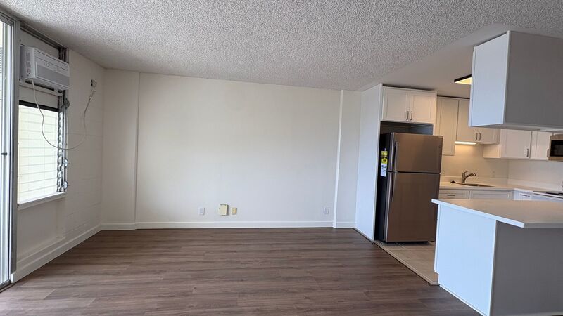 AVAILABLE NOW - STUDIO/1 PRKG with LANAI, WASHER/DRYER INSIDE UNIT property image